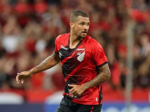 Athletico afasta zagueiro que assinou pré-contrato com rival da Série A