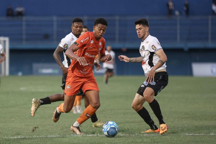 Camboriú-SC 1 x 0 Athletic-MG - Cambura marca golaço no fim e se aproxima das quartas da Série D 2 Camboriú-SC vence o Athletic-MG pelas oitavas da Série D (Foto: Divulgação / Camboriú FC)