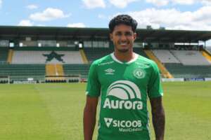 Série B: Com lesão no ombro, lateral Cristiano vira desfalque na Chapecoense
