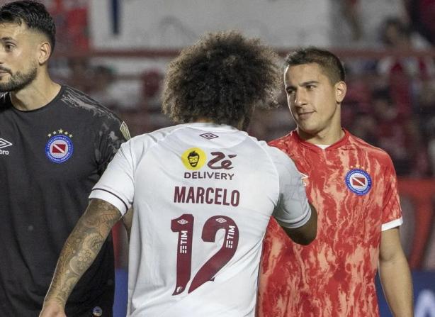 Zagueiro que sofreu grave lesão em lance com Marcelo passa por cirurgia na Argentina 2 flu