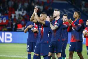 FRANCÊS: Saída de Neymar é celebrada por torcida do PSG em faixa: 'Finalmente nos livramos do malcriado'