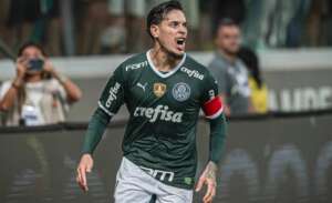 Gómez entra para o Top 10 de zagueiros do Palmeiras e é reverenciado por Toninho Cecílio