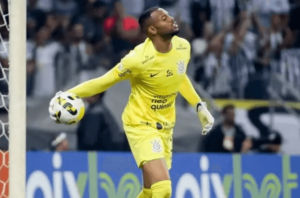 Após superar tragédia na infância, Carlos Miguel quer ser sucessor de Cássio no Corinthians