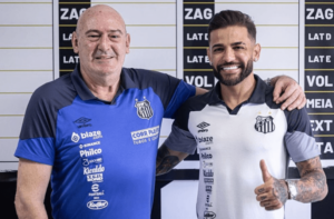 Santos anuncia Júnior Caiçara e lateral assina até o fim do Brasileirão