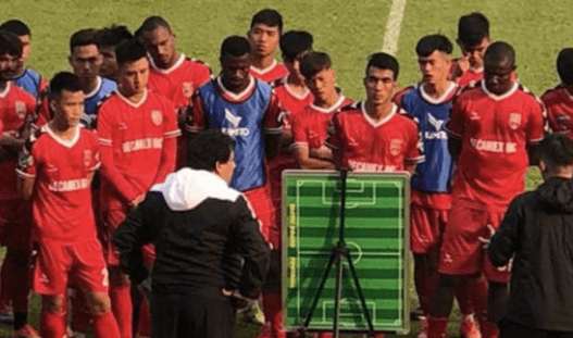 Após anos de sucesso na Ásia, Carlos Oliveira volta ao Brasil 2 Carlos Oliveira treinador Becamex Vietnã