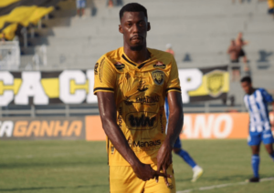Série C: Volante estreia pelo Amazonas-AM marcando gol da vitória