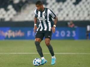 Júnior Santos entra e participa da vitória do Botafogo na Sul-Americana