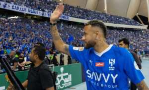 Saudita: Neymar é apresentado com festa em estádio lotado: 'Ganhar muito'