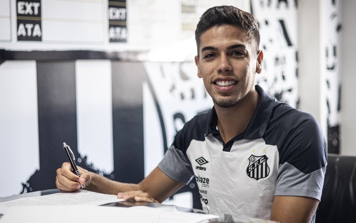 Santos anuncia contratação de ex-Fluminense e chega a 5 reforços na janela de transferências