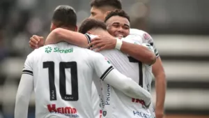 Operário-PR 1 x 0 Brusque-SC - Fantasma vence e termina líder