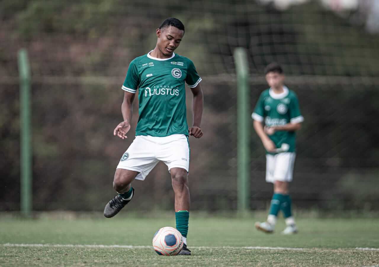 Promessa do Goiás é o jogador mais novo a marcar no Brasileiro Sub-17