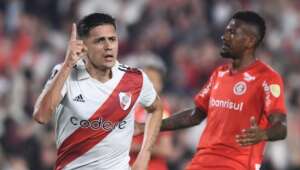 River Plate-ARG 2 x 1 Internacional - Valencia marca, mas Inter leva a virada e se complica