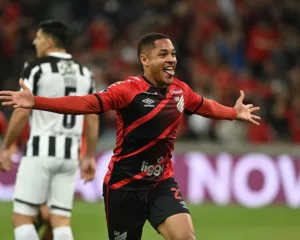 Athletico 2 x 2 Fluminense - Com um jogador a menos, Furacão empata nos acréscimos