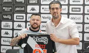 Rossi celebra 'volta para casa' e já se coloca à disposição no Vasco: 'Treinando forte'