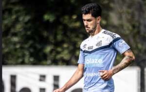 Zagueiro treina, é regularizado e já pode estrear pelo Santos