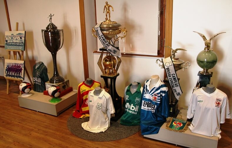 Profissionais que passaram pelo União São João recebem homenagem na Câmara de Araras