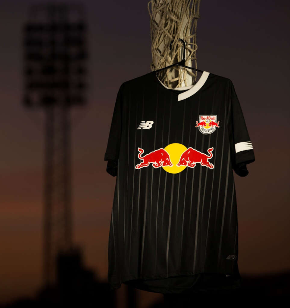 Red Bull Bragantino lança uniforme em homenagem a torcida do Massa Bruta