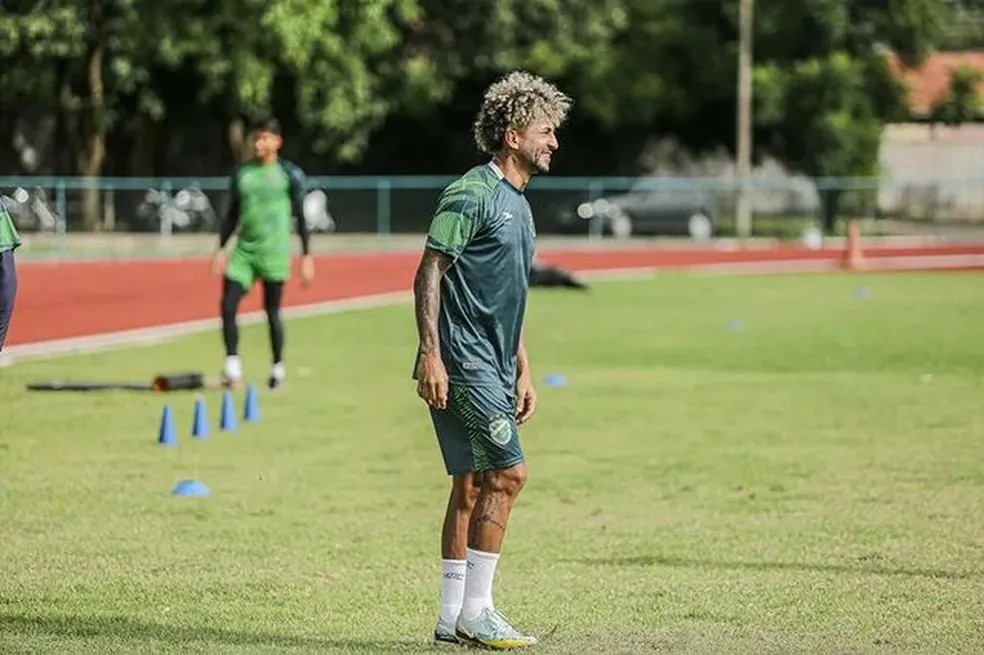 Valderrama suspenso no Altos contra o Brusque