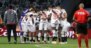 Vasco protesta contra gol anulado e diz que vai à CBF para apresentar reclamação