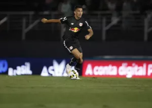 Volante do Red Bull Bragantino retorna aos treinamentos após sete meses fora