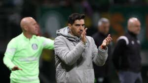 Abel tenta consolidar paz de Breno Lopes e torcida do Palmeiras e aponta 'dedo-duro' no clube