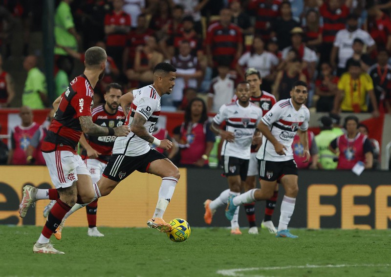 São Paulo é superior no Maracanã contra Flamengo e abre vantagem