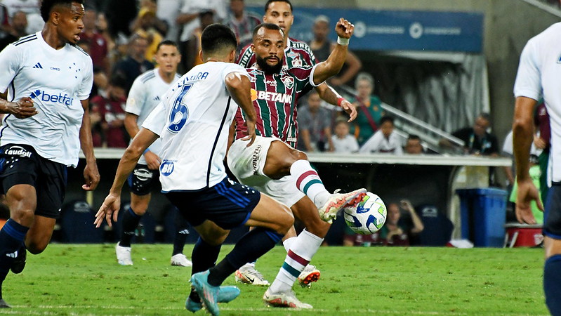 BRASILEIRÃO: Fluminense vence e volta ao G-4; Flamengo e São Paulo tropeçam