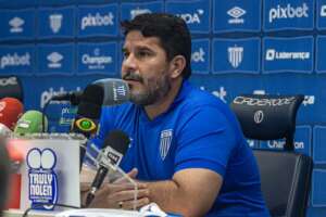 Série B: 'Fazer uma grande semana' foca técnico do Avaí antes de duelos contra rivais da parte de cima da tabela