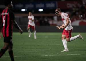 SÉRIE B: CRB atropela líder Vitória; Atlético-GO vence duelo direto e encosta no G4