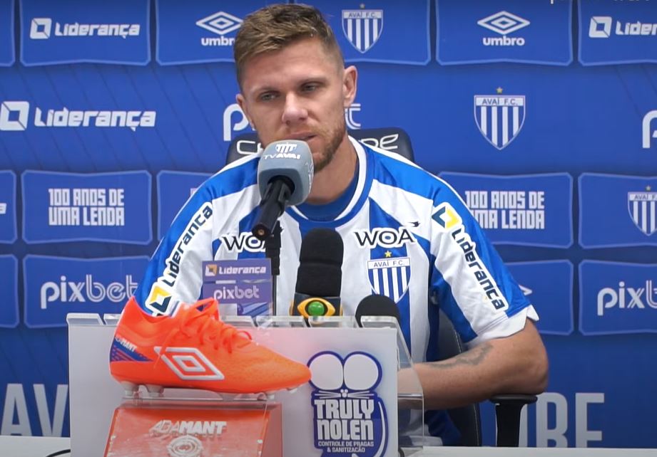 Rafael Forster foi apresentado oficialmente pelo Avaí na manhã desta sexta (Foto: Reprodução/Vídeo)