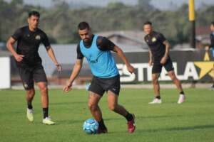 Série B: Criciúma deve seguir sem zagueiro em duelo importante contra o Atlético-GO