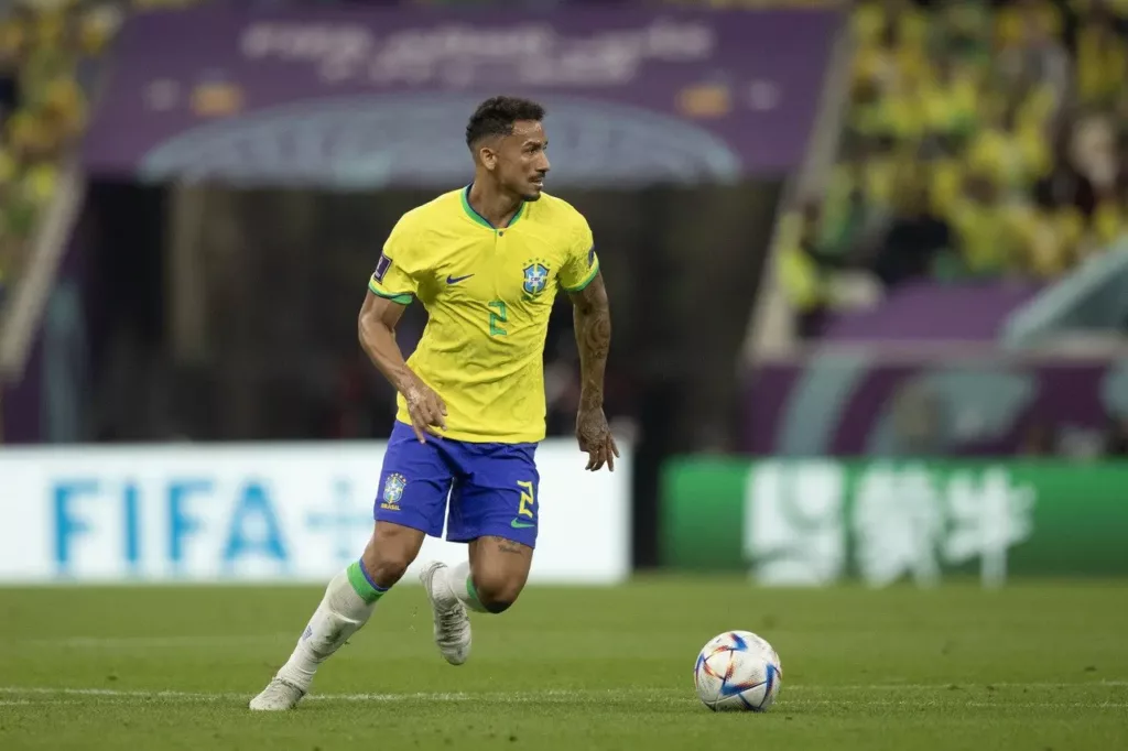 Danilo prevê Neymar alegre na seleção brasileira: ‘Quando ele está assim é difícil segurá-lo’