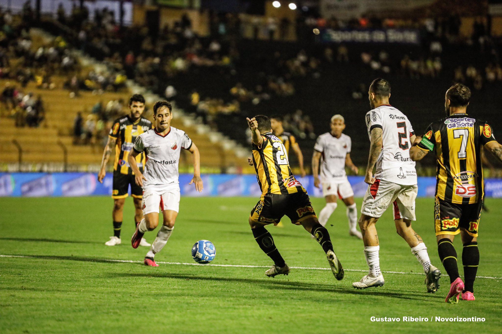 Com todos iguais em número de jogos, brigas no Brasileirão esquentam