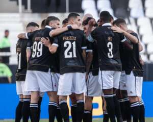 Vasco 4 x 2 Fluminense - Cruzmaltino mostra força em clássico cheio de emoções no Nilton Santos