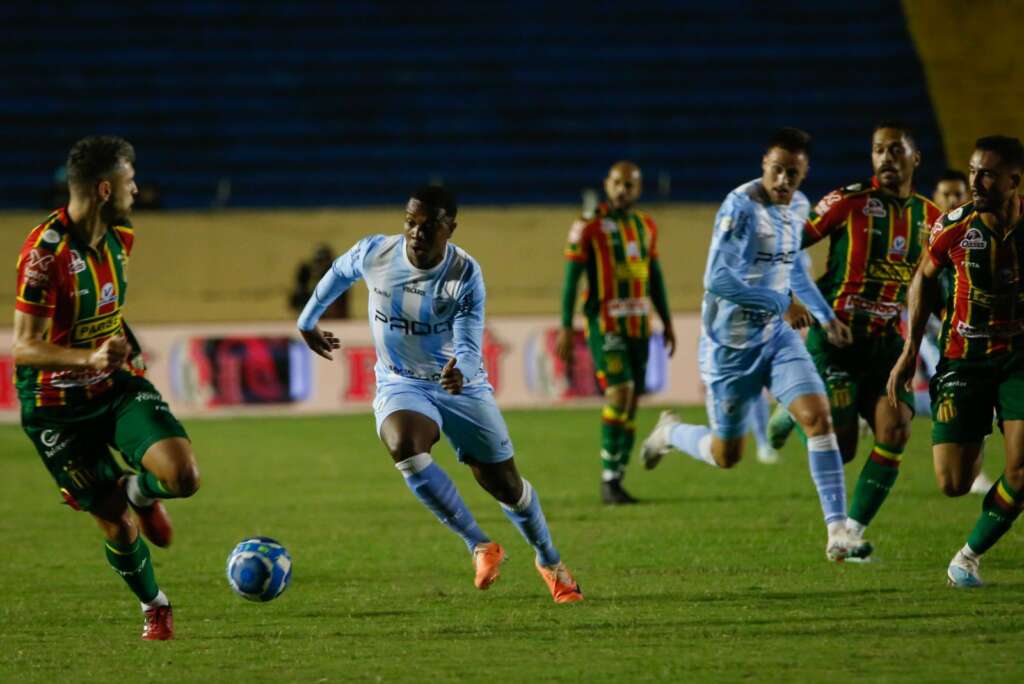 Londrina vence Sampaio Corrêa e volta a triunfar após sete jogos na Série B (Foto: Ricardo Chicarelli/Londrina)