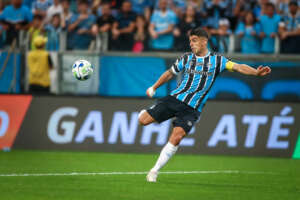 Fortaleza x Grêmio - Tricolor foca na vice-liderança diante do Leão, que está com a cabeça na Sula