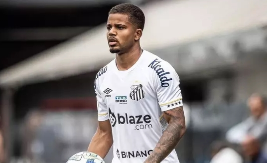 Kevyson mostra ansiedade por 1º jogo como profissional do Santos na Vila: ‘Ótima sensação’