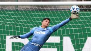 Abel cogita mudanças no time do Palmeiras em treino com retorno de jovem goleiro