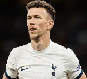 Perisic rompe ligamentos do joelho no treino e deve perder a temporada no Tottenham