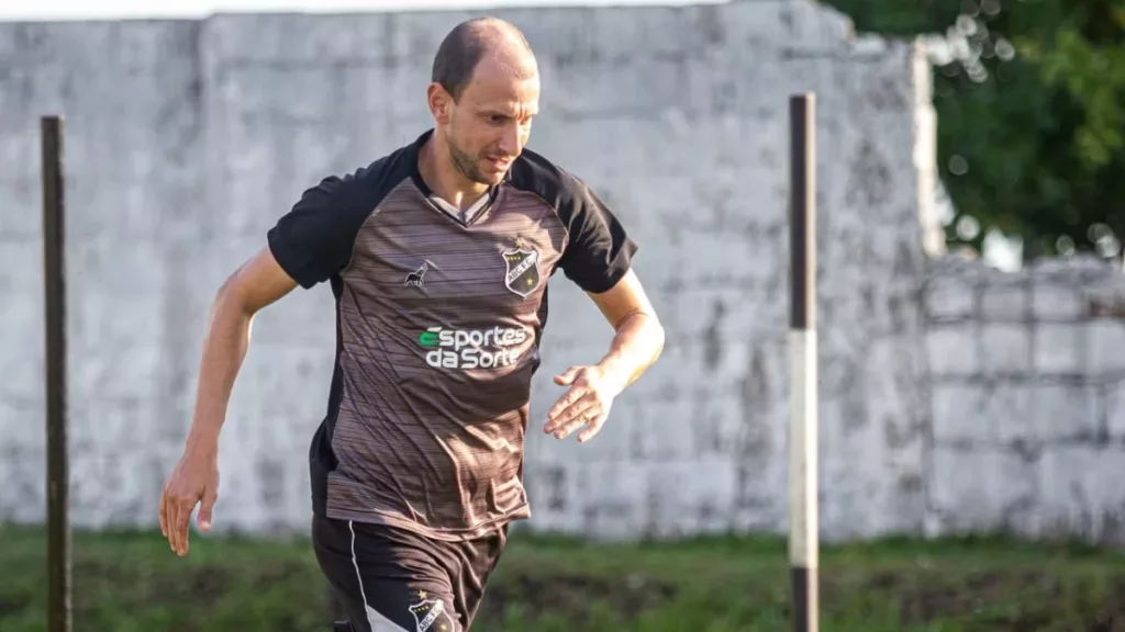 Série B: ABC anuncia rescisão contratual com três jogadores 2 ABC anuncia rescisão contratual com três jogadores (Foto: Rennê Carvalho/ABC)