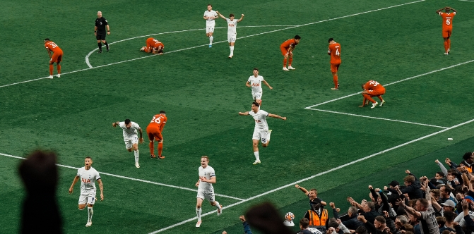 Tottenham bate o Liverpool com emoção