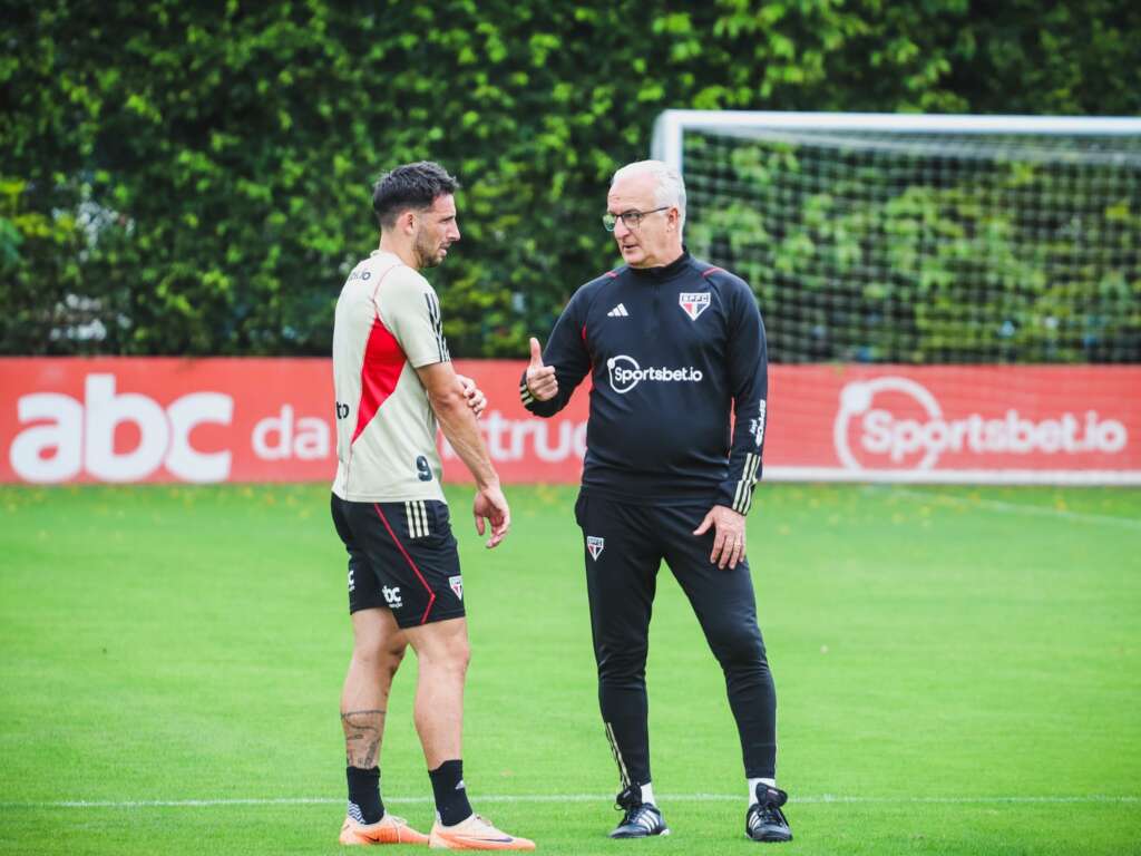 Dorival Junior dá atenção a ajustes táticos e bolas paradas em treino do São Paulo