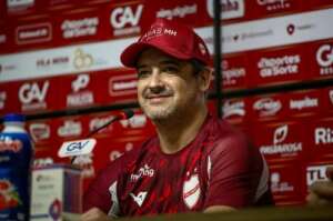 Série B: Time que briga pelo G-4 demite treinador após derrota