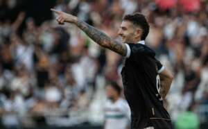 Vasco x Coritiba - Cruzmaltino inicia série de duelos diretos com torcida em São Januário