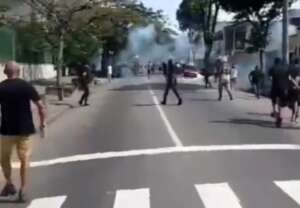 Torcedores de Flamengo e Botafogo brigam nas ruas do Rio antes do jogo pelo Brasileirão
