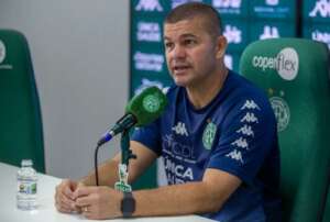 Série B: Técnico do Guarani quer usar 'folga' para recuperar condição física do elenco