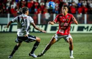 Vila Nova desperdiça chances e Ponte Preta arranca empate