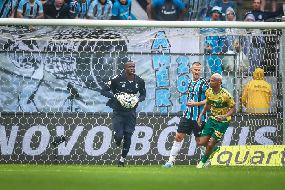 Caíque França, goleiro do Corinthians, passa por cirurgia