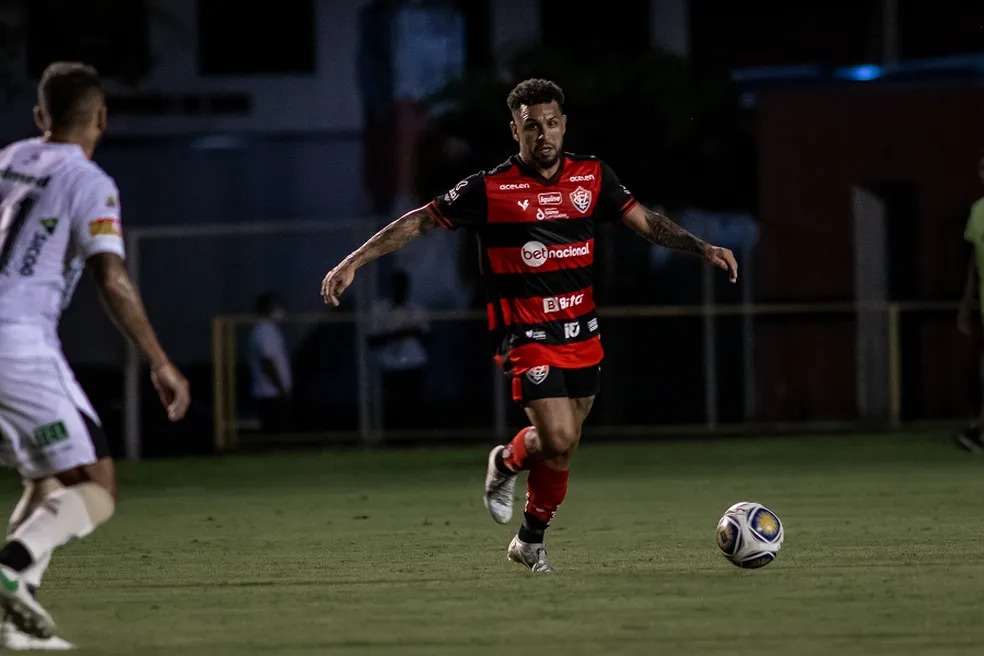 Vitória pode perder dois jogadores para enfrentar o Avaí (Foto: Pietro Carpi/EC Vitória