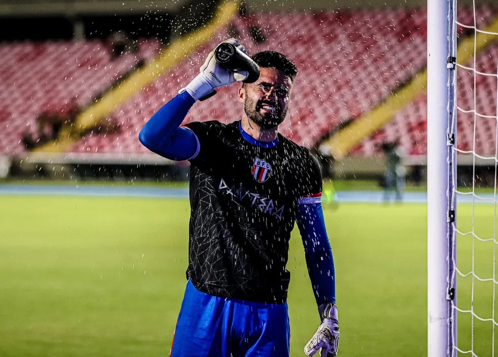 Albino destaca força defensiva para evolução do Botafogo-SP (Foto: Iury Oliveira/Agência Botafogo)